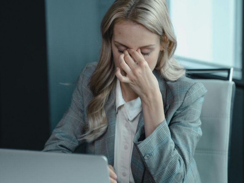 Verzweiflung Burnout Psychische Probleme Büro Unternehmen Krankmeldung